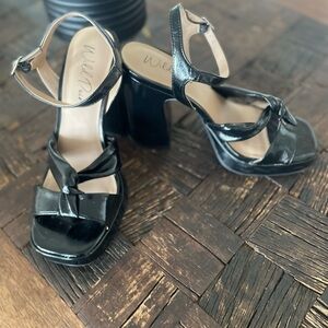 Wild Pair Laviniaa Black Platform Sandals